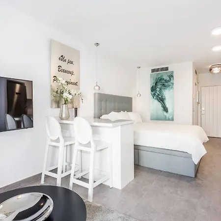 By Riva - Outstanding, Contemporary In Puerto Banus Gardens Apartamento Marbella